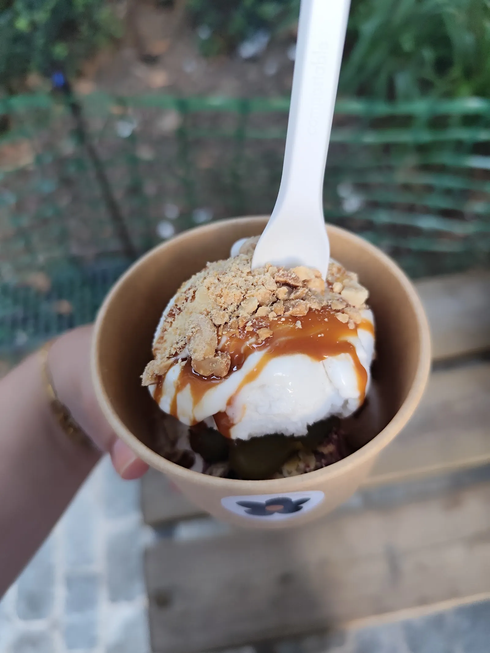Gelat amb caramel i crumble