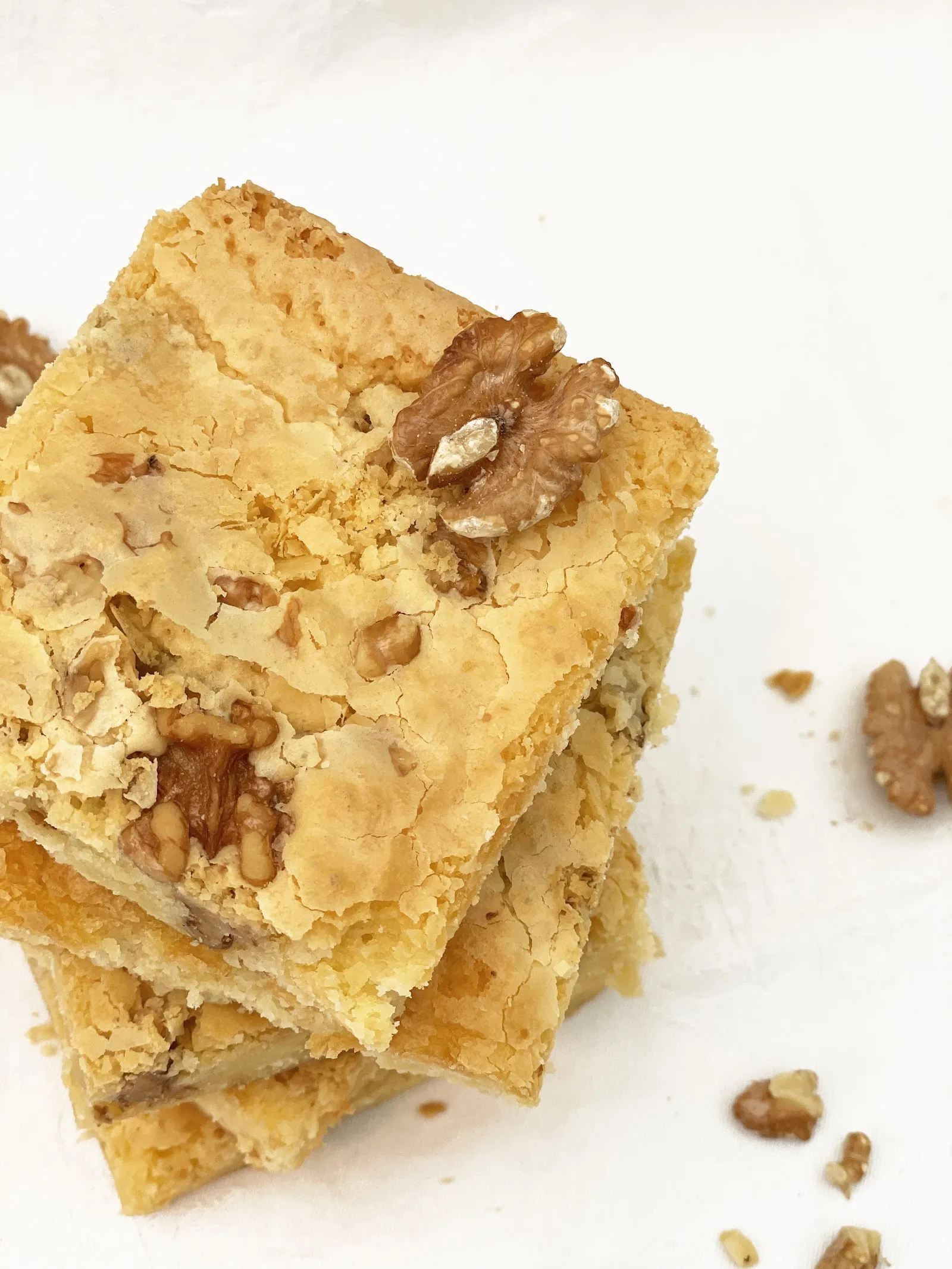 Pila de blondies amb nous