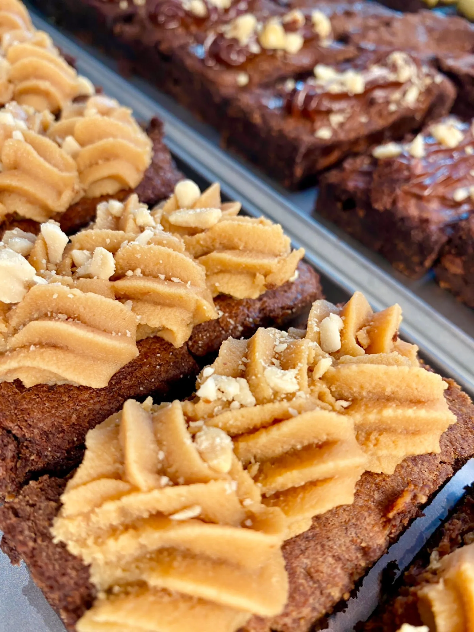 Brownies amb crema per sobre